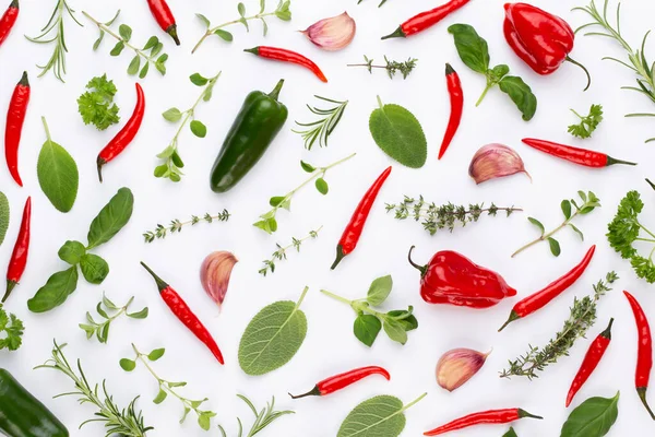 Kräuterblätter Und Chilipfeffer Auf Weißem Hintergrund Würzen Gemüsemuster Blumen Und — Stockfoto