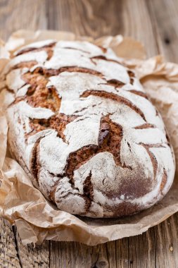 Ekmek arkaplan, üst görünüm, siyah ve çavdar somunları.
