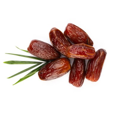 Kuru tarihler beyaz arkaplanda izole edilmiş. Üst Manzara. Düz uzanma deseni.