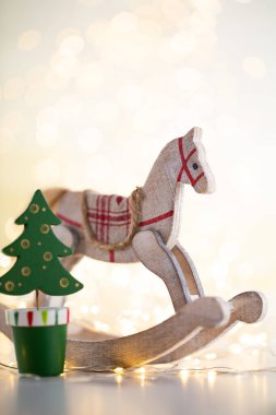 Dekoratif yıldızlı altın sarısı arka plan. Noel yıldızları. Noel deseni. Gri renkli arka plan. - Görüntü