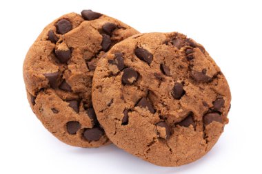 Beyaz arka planda izole edilmiş çikolatalı kurabiyeler. Tatlı bisküviler. Ev yapımı pasta.. 