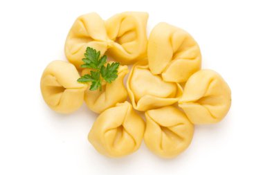 Ev yapımı makarna, çiğ otlu tortellini..