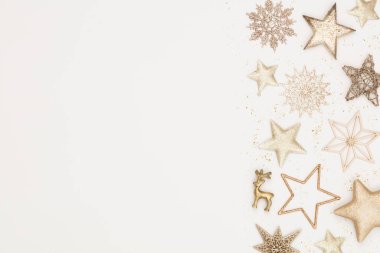 Beyaz ahşap masanın üzerinde Noel arkaplanı.