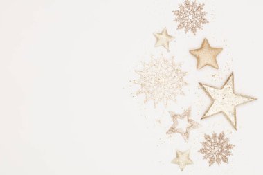 Beyaz ahşap masanın üzerinde Noel arkaplanı.