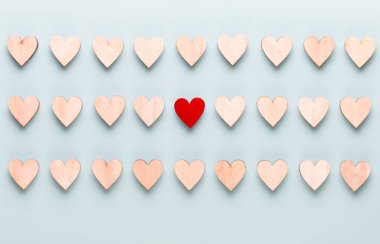 Sevgililer Günü geçmişi, mavi arkaplanda pastel kalpler. Tebrik kartı..