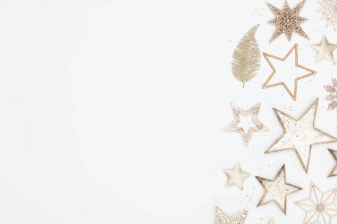 Beyaz ahşap masanın üzerinde Noel arkaplanı.