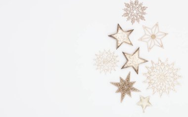 Beyaz ahşap masanın üzerinde Noel arkaplanı.