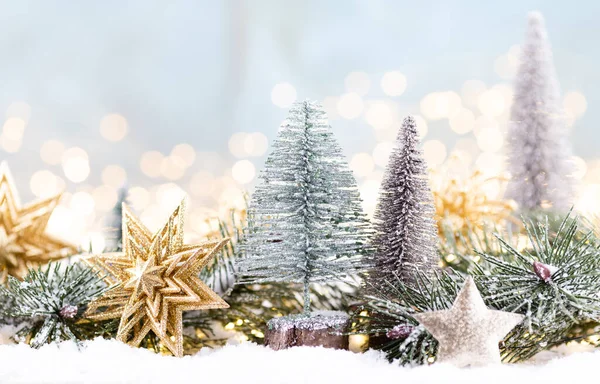 Weihnachten Hintergrund Mit Baum Und Verschwommenen Glänzenden Lichtern — Stockfoto