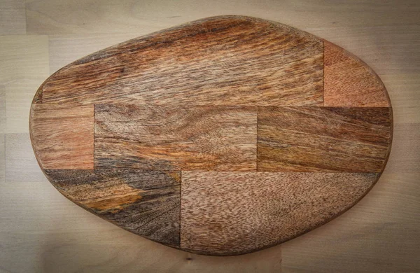 Eski mutfak eşyaları. Hakiki eski oval ahşap kesme Kurulu, düzen.