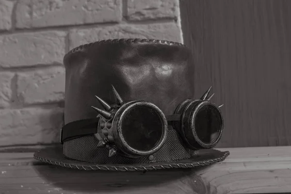 Redheaded leather hat-cylinder and steampunk glasses