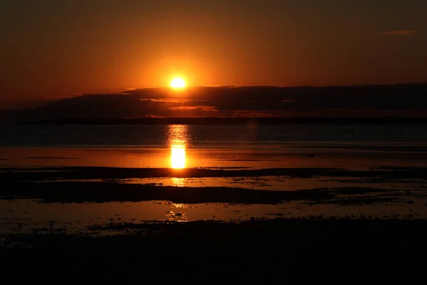 Tramonto visto da Prince Edward Island sul mare . — Foto Stock