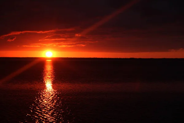 Pôr do sol visto de Prince Edward Island seashore . — Fotografia de Stock