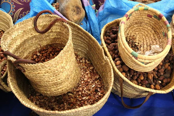 Argan noten en olie fabricage in coop — Stockfoto