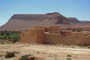 Eski Kasbah Moroccos desertic kırsalında bulundu