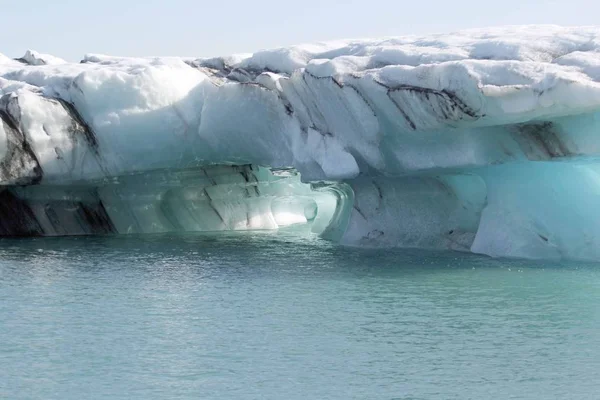 アイスランドの海岸で氷山のアイスランド海湖ビュー — ストック写真