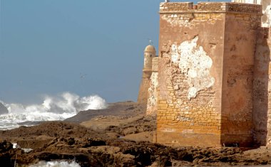 Essaouira antik duvarlar ve toplar kale