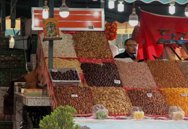 Farklı şehirlerde çeşitli mal satan Fas açık pazarlar