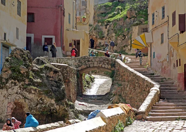 좁은 골목길과 골목길 모로코 도시에 — 스톡 사진