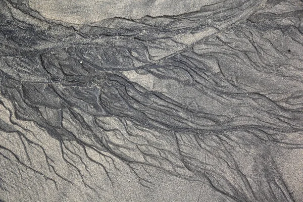 Textura de areia de água de recepção em uma praia tropical — Fotografia de Stock