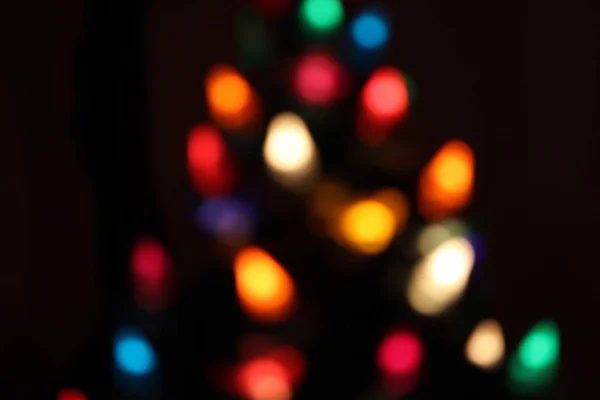 Bokeh de Navidad de las luces en un árbol de Navidad —  Fotos de Stock