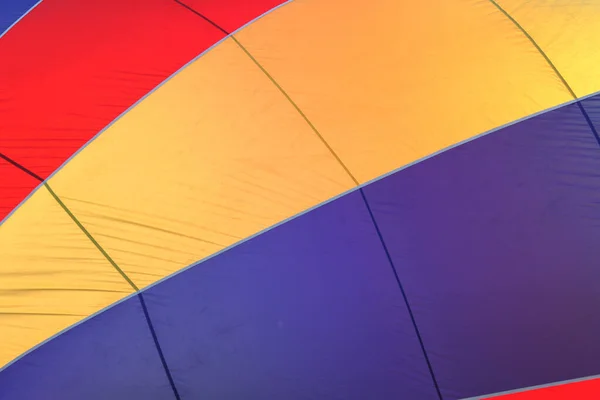 Balonowe wzory tkanin o różnych kolorach i liniach — Zdjęcie stockowe
