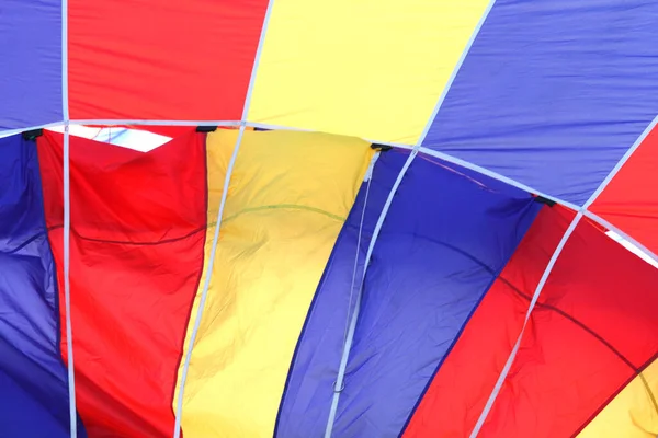各种颜色和线条的热气球织物图案 — 图库照片