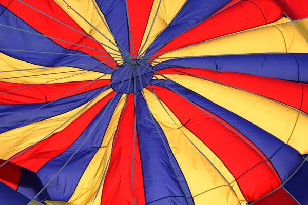 Modelli di tessuto mongolfiera con vari colori e linee — Foto Stock