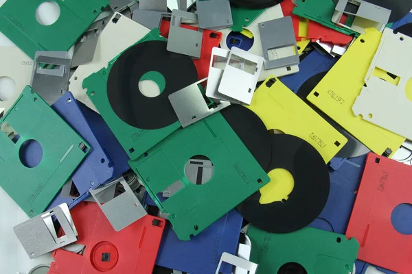 Viejos disquetes destruidos para reciclaje y seguridad — Foto de Stock
