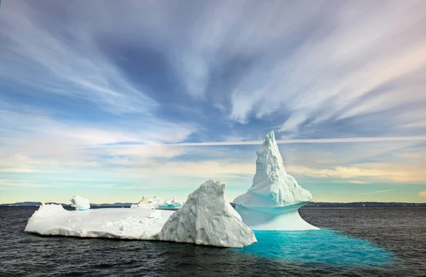 Ijsberg Drijvend Het Water Uit Kust Van Groenland Natuur Landschap — Stockfoto