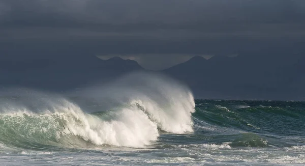 Seascape Potężna Fala Oceanu Powierzchni Oceanu Fala Łamie Się Płytkim — Zdjęcie stockowe