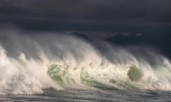 Seascape Erőteljes Óceáni Hullám Felszínen Óceán Hullám Szünetek Egy Sekély — Stock Fotó