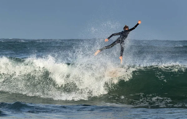 Mosel Bay Νότια Αφρική Ιουλίου 2019 Surfing Waves Surfer Ιππασία — Φωτογραφία Αρχείου