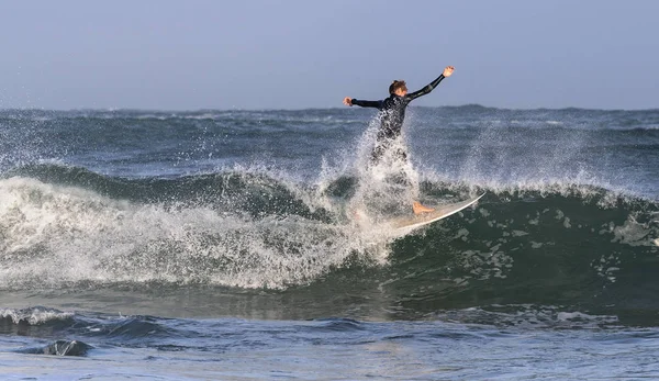 Mosel Bay Νότια Αφρική Ιουλίου 2019 Surfing Waves Surfer Ιππασία — Φωτογραφία Αρχείου