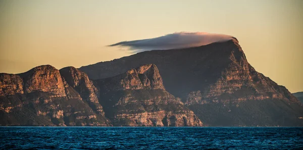 Landschap Met Bergen Wolken Oceaan Panorama Van Bergen Wildernis Bij — Stockfoto