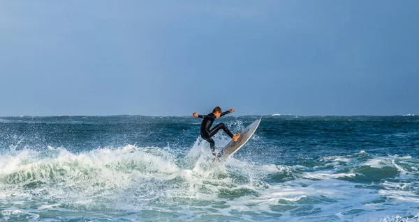 Mosel Bay Νότια Αφρική Ιουλίου 2019 Surfing Waves Surfer Ιππασία — Φωτογραφία Αρχείου