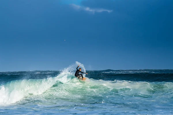 Mossel Bay Africa Sud Iulie 2019 Surfing Waves Surfer Val — Fotografie, imagine de stoc