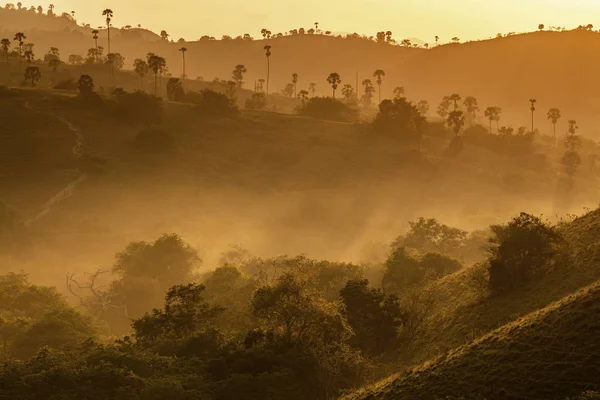 Vista Manhã Enevoada Ilha Rinca Parque Nacional Komodo Rinca Molucas — Fotografia de Stock