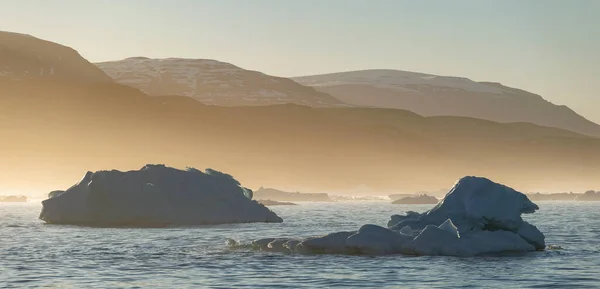 Айсберги Діско Бей Ґренландії Поганий Ранок — стокове фото