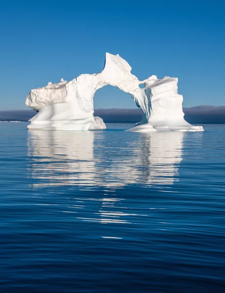 グリーンランドのディスコ湾の氷山 彼らの情報源はヤコブスハーフェン氷河 — ストック写真
