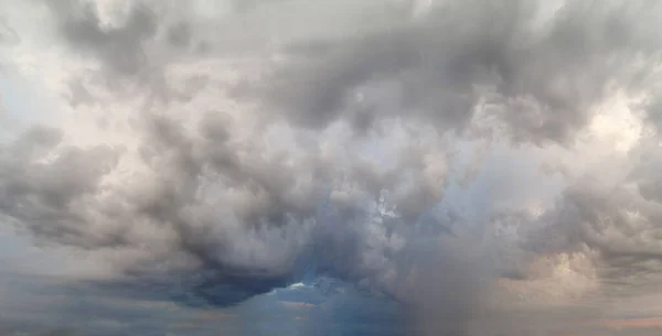 Dunkle Stürmische Wolken Himmel Wolkendecke — Stockfoto