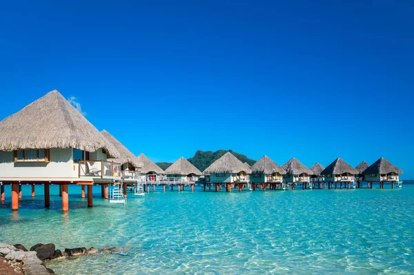 Su bangalows üzerinde