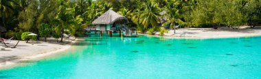 Bora Bora, Tahiti su kilisede üzerinde küçük