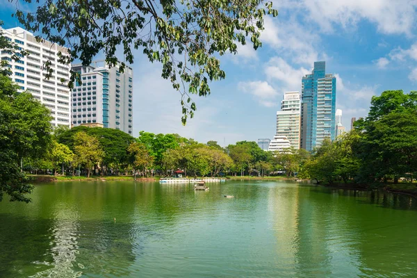 伦菲尼公园这是一个位于泰国曼谷市中心的公共公园 — 图库照片
