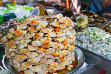 Çiğ et ürünleri, Bangkok, Tayland için yol kenarına yerleştirilen durak