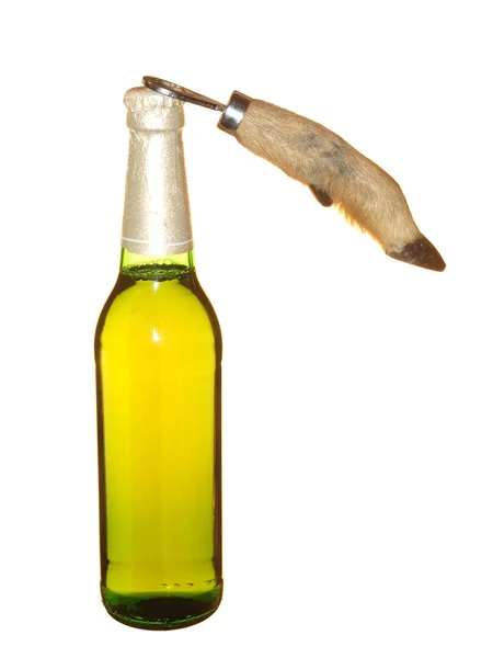 Запечатанная Бутылка Пива Зеленого Стакана Этикетки Ножом Белом Фоне — стоковое фото