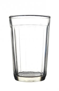 Beyaz arka plan üzerinde izole boş yönlü cam.