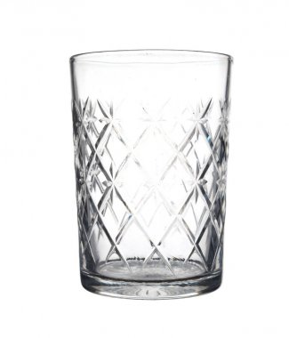 Beyaz arka plan üzerinde izole desenleri ile boş kristal cam.