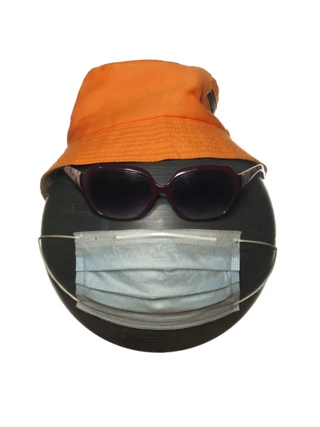 Mannequin Hoved Med Solbriller Hat Beskyttende Maske Isoleret Hvid Baggrund - Stock-foto