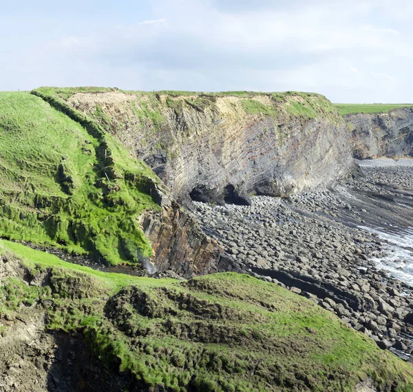 Klippig Kust Och Klippor Länskanten Den Vilda Atlantiska Vägen — Stockfoto