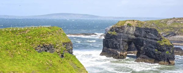 Cliff Bakire Kayaya County Kerry Rlanda Yaban Atlantik Yolda Yürümek — Stok fotoğraf